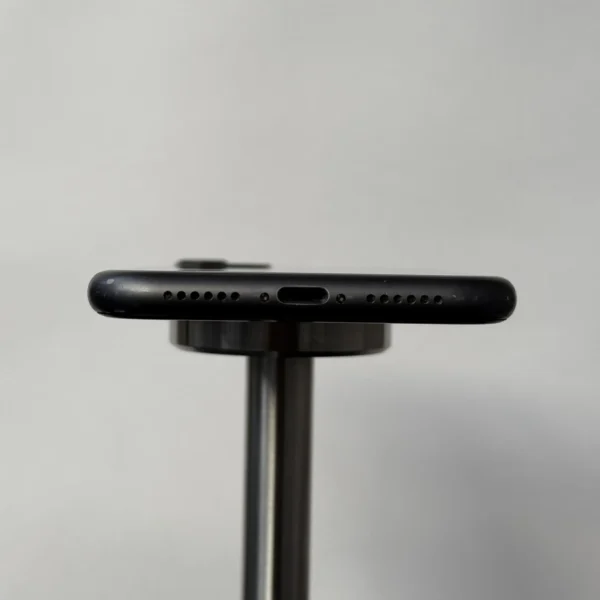 iPhone 11 64 GB negro exhibición MersaTechnology